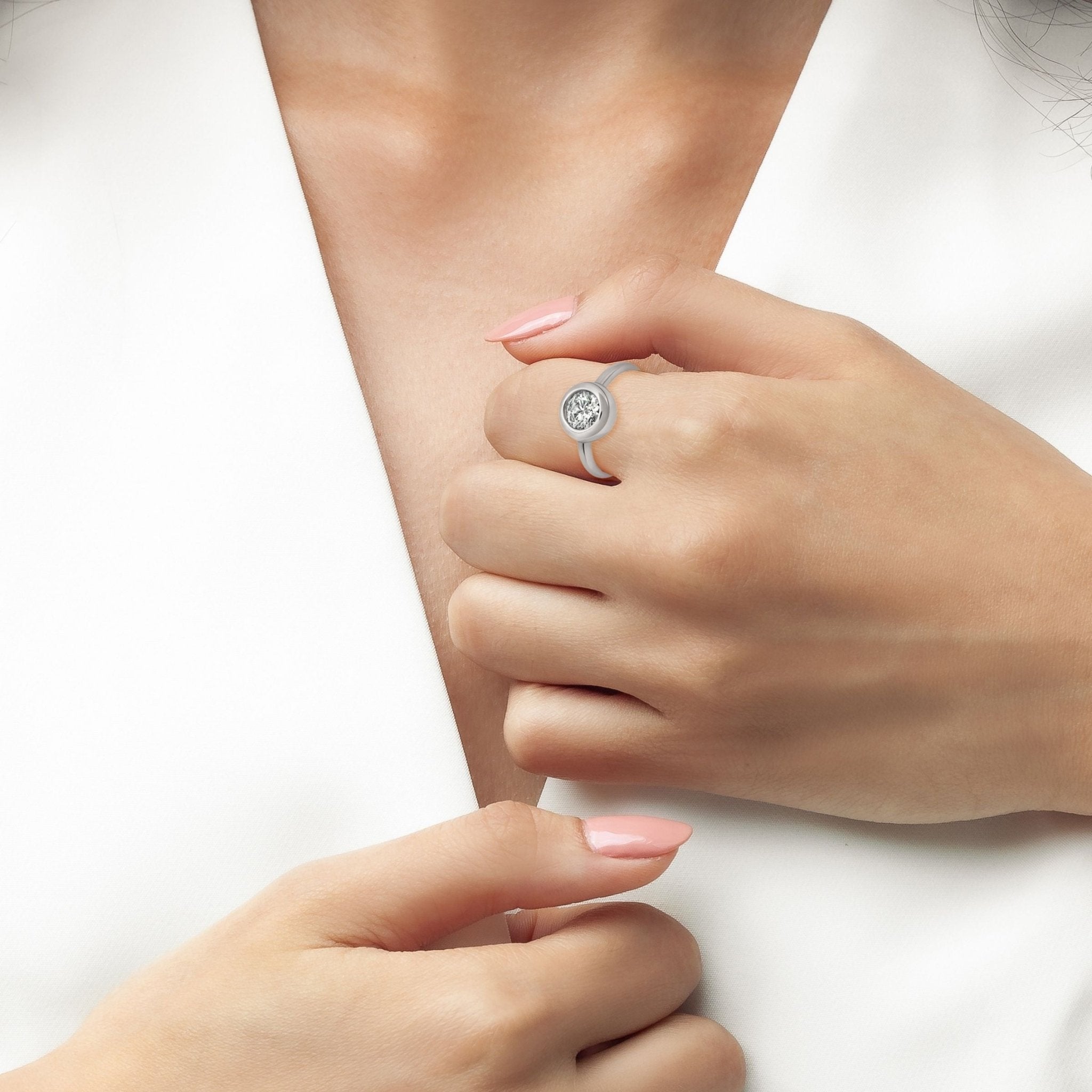 2.8ct Solitaire Bezel Ring - CRISLU